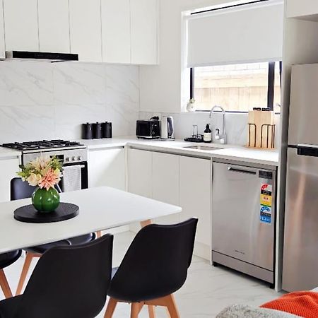 Villa Modern & Cozy New Build Retreat Hamilton Esterno foto