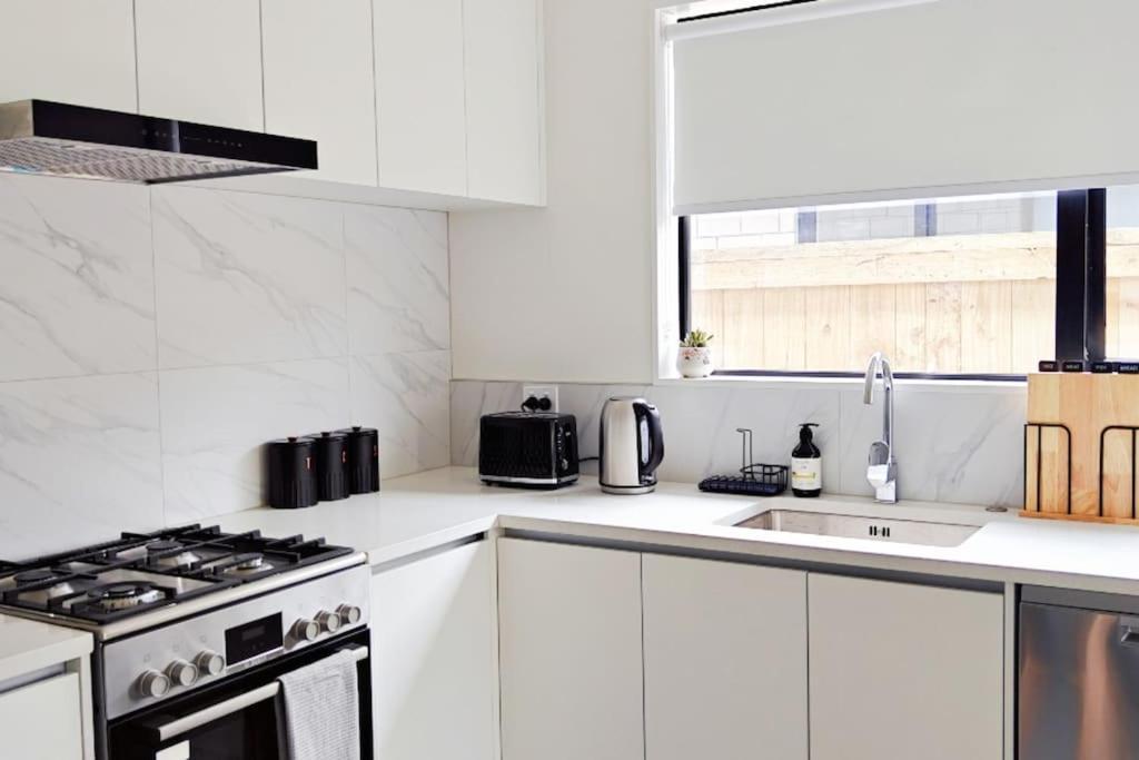 Villa Modern & Cozy New Build Retreat Hamilton Esterno foto